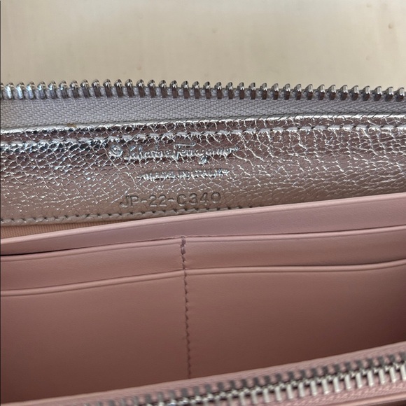 Salvatore Ferragamo Silver Argento Women's Zip Wallet - Picture 4 of 9